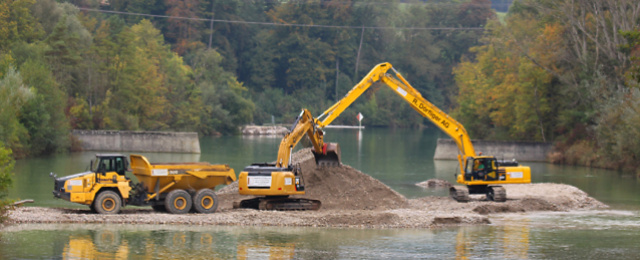 Dörfliger Flussverbauung